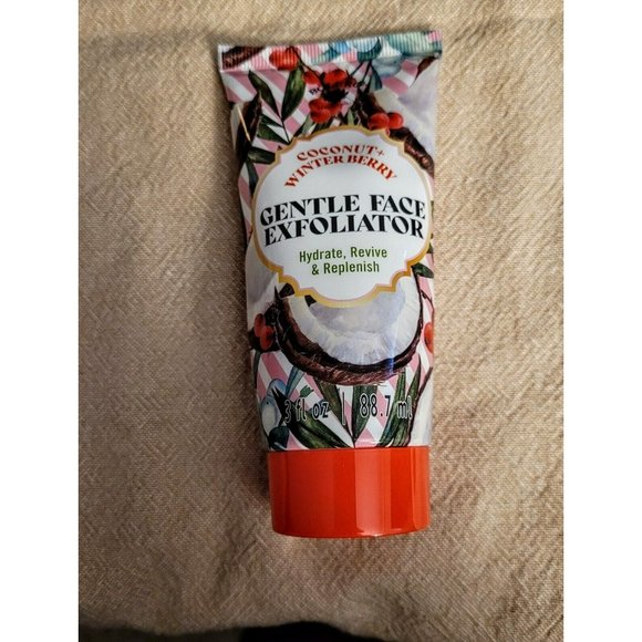 Women's Bolero Coconut + Winter Berry Facial Exfoliator 3 Fl oz. Gift Beauty - Picture 1 of 3